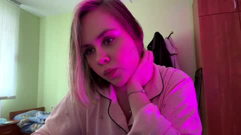 Snapshot of jadwigamanjarres chatting on April 2026 12:27:02 PM Mila online show from April 2026 12:27:02 PM