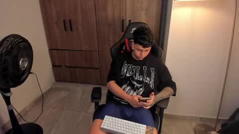 Snapshot of jake_pons chatting on June 2026 08:19:01 AM Jake Pons online show from June 2026 08:19:01 AM