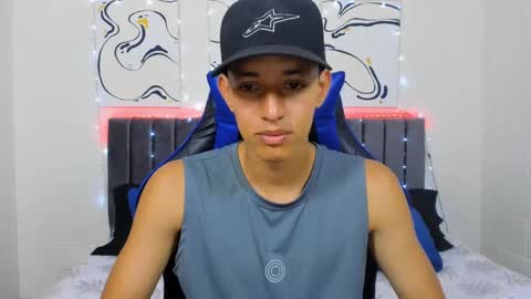 Hi guys im new 3 online show from December 2024 10:12:01 PM