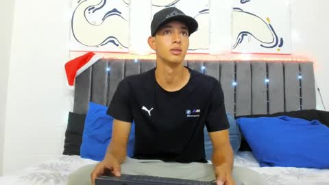 Hi guys im new 3 online show from January 2025 01:53:01 AM