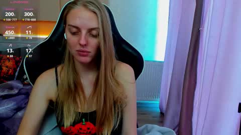 Sofia online show from November 2025 12:18:02 PM