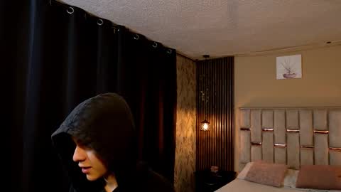 james_adamss_ online show from February 2026 12:01:02 PM