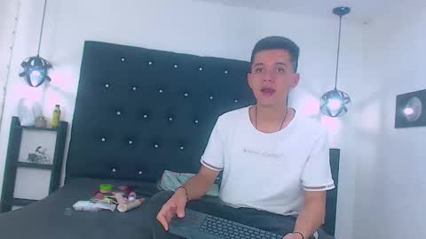 James y Kenet online show from February 2026 11:39:01 AM