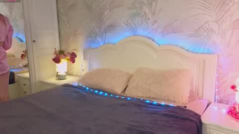 janepuff online show from November 2025 06:34:01 AM