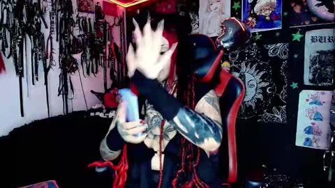      online show from December 2025 09:57:01 PM