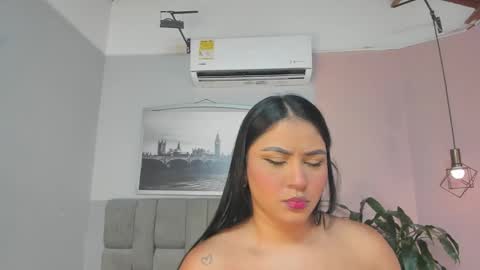 Snapshot of janna_lopezz chatting on November 2025 11:10:01 AM Janna online show from November 2025 11:10:01 AM