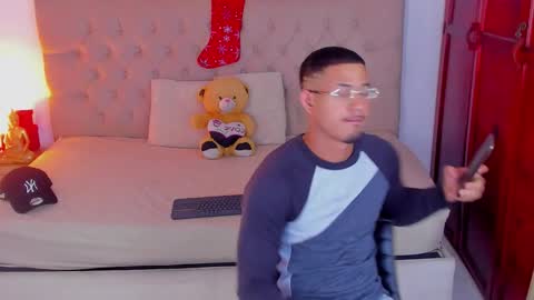 janomar01 online show from December 2025 06:48:01 PM