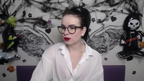 JasmineKouch online show from October 2025 05:24:01 PM