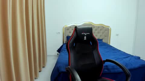  Javi  online show from October 2025 10:28:02 PM