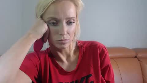 Snapshot of jaydenangel chatting on May 2026 07:33:01 PM Blondie Queen Jayden online show from May 2026 07:33:01 PM