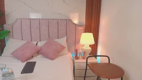 Jazmin online show from November 2025 08:19:01 PM