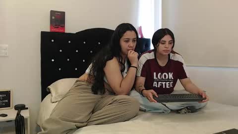 Jazmin and Scarlett online show from February 2025 07:12:02 PM