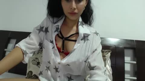 Luna Sofa online show from February 2025 09:10:01 PM