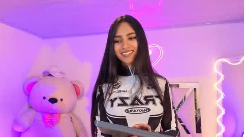 Jazmin  online show from October 2025 11:44:02 AM