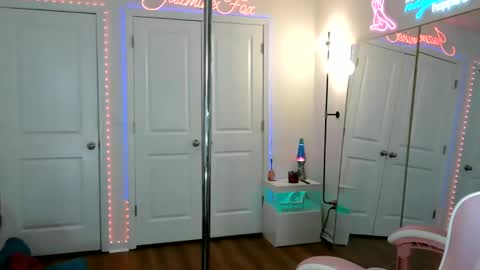 Snapshot of jazminefox chatting on May 2026 04:36:02 PM Jazmine Fox online show from May 2026 04:36:02 PM