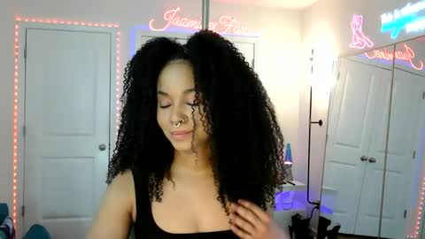 Snapshot of jazminefox chatting on June 2026 06:02:01 PM Jazmine Fox online show from June 2026 06:02:01 PM
