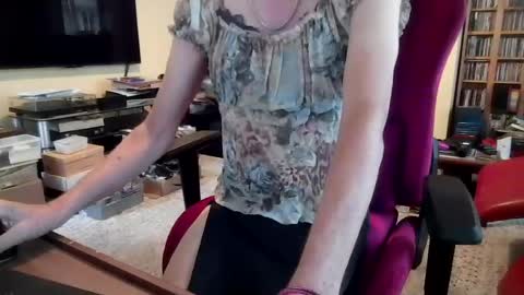 Snapshot of jeanette_uk chatting on July 2026 01:24:02 PM Jeanette James online show from July 2026 01:24:02 PM
