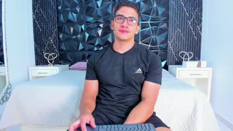 Snapshot of jeffdaltton chatting on September 2025 07:47:02 PM Jeff online show from September 2025 07:47:02 PM