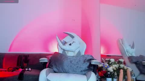 jen online show from October 2025 07:49:02 AM