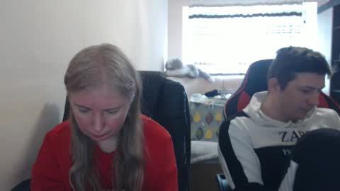 Snapshot of jenisandpeter chatting on April 2026 07:02:01 AM JenisAndPeter online show from April 2026 07:02:01 AM