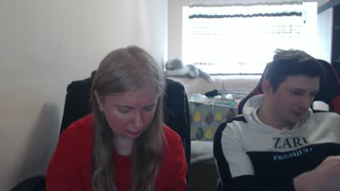 Snapshot of jenisandpeter chatting on April 2026 07:45:01 AM JenisAndPeter online show from April 2026 07:45:01 AM
