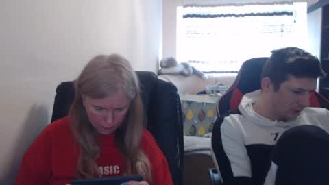 Snapshot of jenisandpeter chatting on April 2026 07:57:02 AM JenisAndPeter online show from April 2026 07:57:02 AM