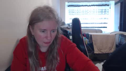 Snapshot of jenisandpeter chatting on April 2026 05:13:01 AM JenisAndPeter online show from April 2026 05:13:01 AM