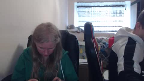 Snapshot of jenisandpeter chatting on April 2026 05:19:02 PM JenisAndPeter online show from April 2026 05:19:02 PM