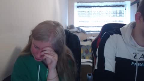 Snapshot of jenisandpeter chatting on April 2026 05:36:02 AM JenisAndPeter online show from April 2026 05:36:02 AM