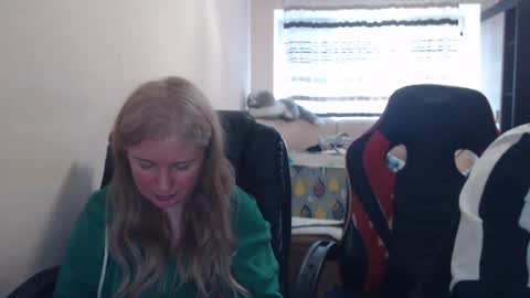 Snapshot of jenisandpeter chatting on April 2026 05:42:02 PM JenisAndPeter online show from April 2026 05:42:02 PM