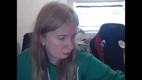 Snapshot of jenisandpeter chatting on April 2026 08:04:02 AM JenisAndPeter online show from April 2026 08:04:02 AM