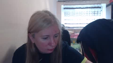 Snapshot of jenisandpeter chatting on June 2026 06:38:02 AM JenisAndPeter online show from June 2026 06:38:02 AM