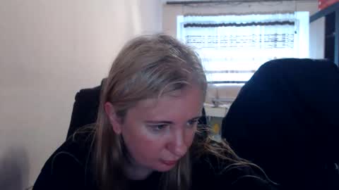 Snapshot of jenisandpeter chatting on June 2026 04:46:02 AM JenisAndPeter online show from June 2026 04:46:02 AM