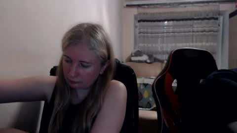 Snapshot of jenisandpeter chatting on June 2026 06:50:01 PM JenisAndPeter online show from June 2026 06:50:01 PM