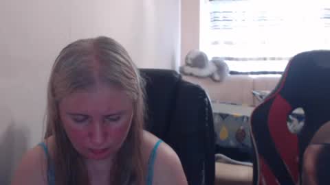 Snapshot of jenisandpeter chatting on June 2026 04:59:01 PM JenisAndPeter online show from June 2026 04:59:01 PM