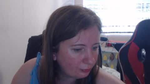 Snapshot of jenisandpeter chatting on July 2026 05:46:01 AM JenisAndPeter online show from July 2026 05:46:01 AM