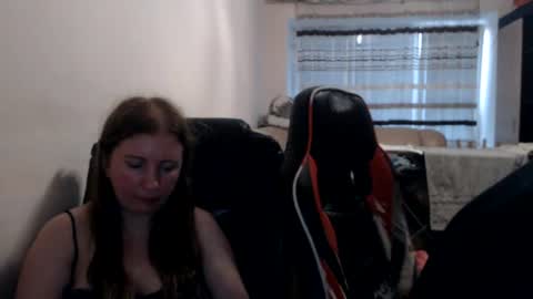 Snapshot of jenisandpeter chatting on July 2026 05:51:02 PM JenisAndPeter online show from July 2026 05:51:02 PM