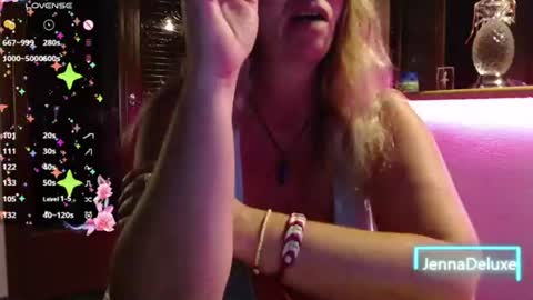 Snapshot of jennadeluxe chatting on June 2026 06:42:01 PM Jenna online show from June 2026 06:42:01 PM