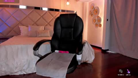 Jenna Olson  online show from January 2025 09:34:01 PM