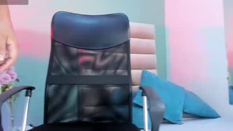 jennifer_garciia online show from April 2026 07:25:02 PM