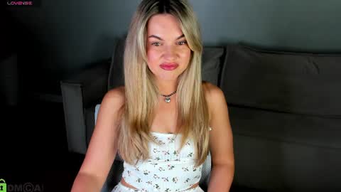 Snapshot of jennifer_perezz chatting on June 2026 05:10:02 PM Jennifer Perezz online show from June 2026 05:10:02 PM