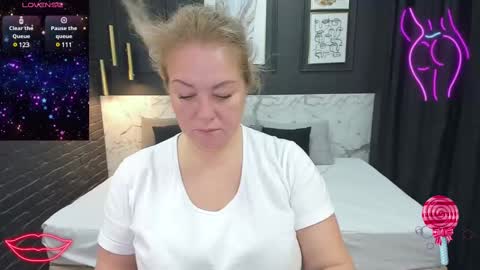 Jennifer online show from March 2025 08:33:02 PM