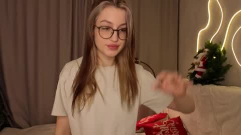 Lora online show from January 2026 04:50:01 AM