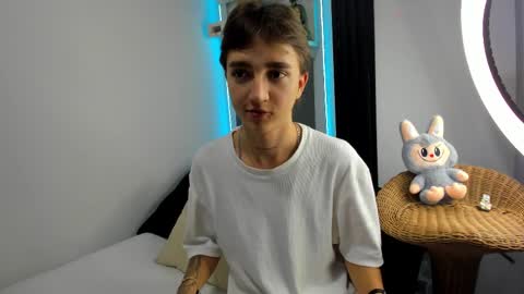 jero independent model online show from November 2025 07:42:02 AM