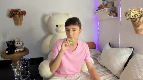 Snapshot of jeremy_salvatore_ chatting on March 2026 11:33:01 PM jero independent model online show from March 2026 11:33:01 PM