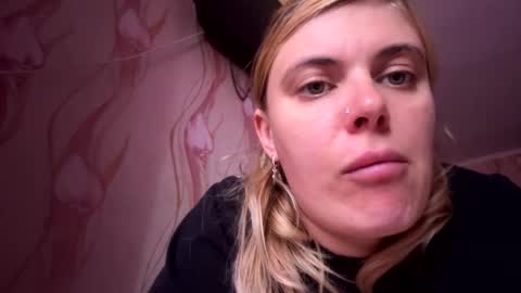 JeslyNomert online show from October 2025 12:47:01 PM