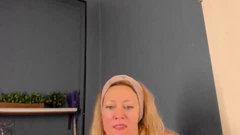 Jessica online show from October 2025 04:02:02 PM