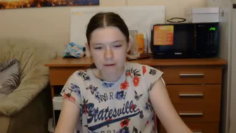 Snapshot of jessicaholland1 chatting on July 2026 06:10:02 PM jessicaholland1 online show from July 2026 06:10:02 PM