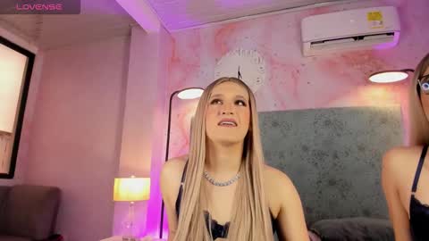 JESSI AND NAOMI online show from September 2025 09:16:02 PM