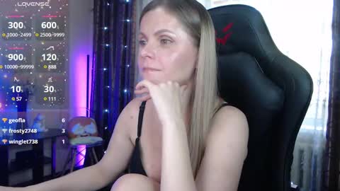 Snapshot of jessiemays chatting on March 2025 03:32:02 AM Jess online show from March 2025 03:32:02 AM